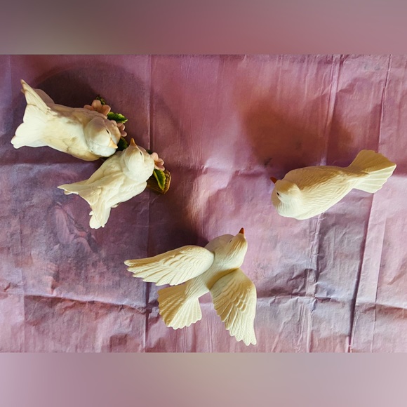 🕊️Vintage Homco White🕊️in EUC 2 Single Birds + 2 More on a Stump w/3 🌸 & 4 🍃 - Picture 13 of 16